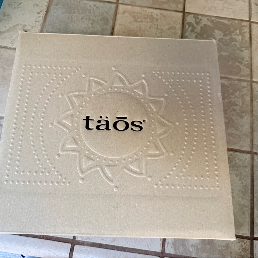 Taos brand new in box never tried on 
Taos Future mid chestnut suede ankle boot - Picture 3 of 9